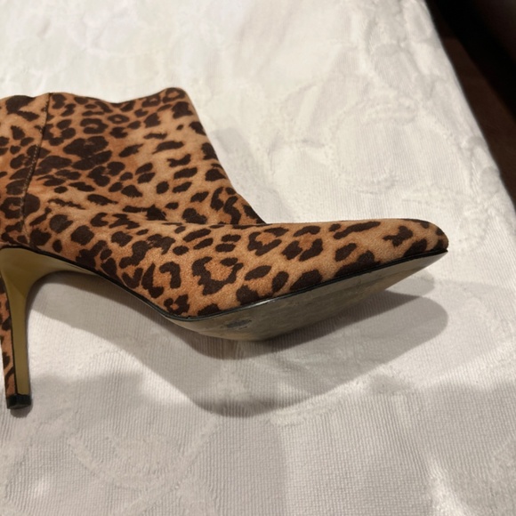 Boots - Picture 3 of 6